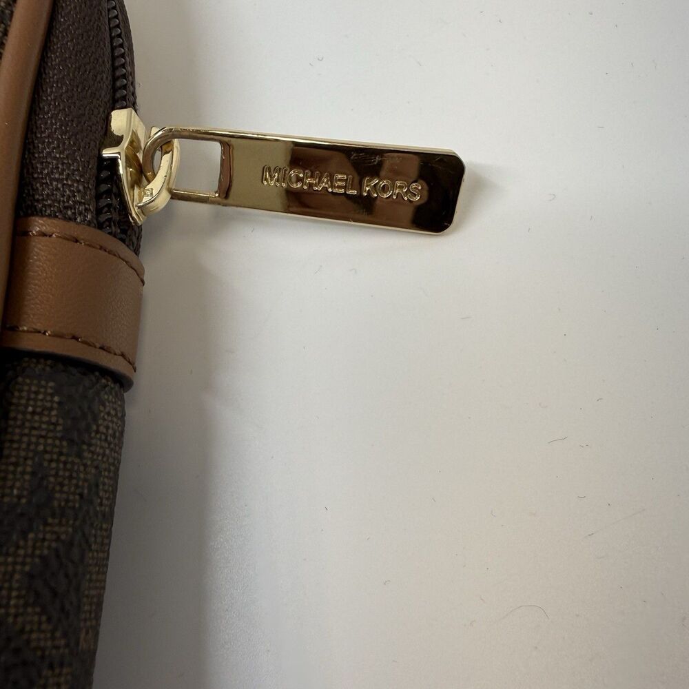 Michael Kors Jet Set Logo 13 Inch Laptop Zip Sleeve Case - Picture 5 of 9